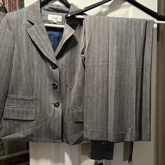 Le Suit Womens Button Up Blazer with slack’s Size 10 NWT - Picture 8 of 8